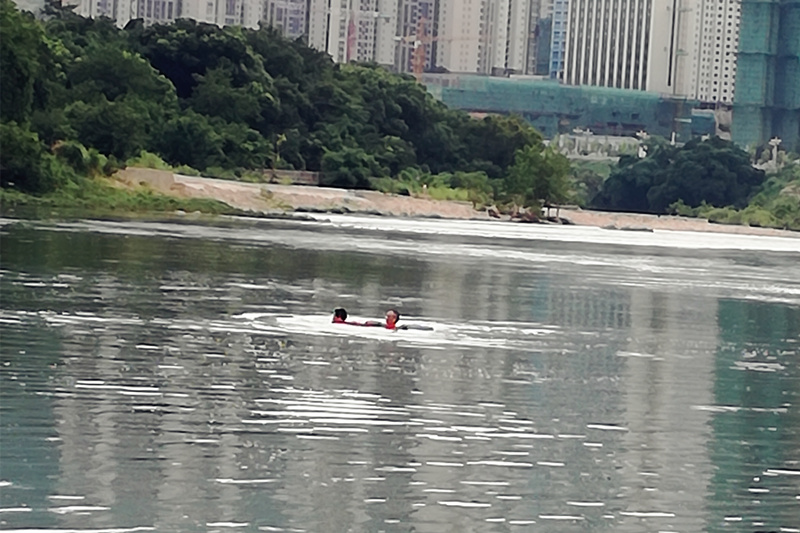 周锦鸣救人.jpg