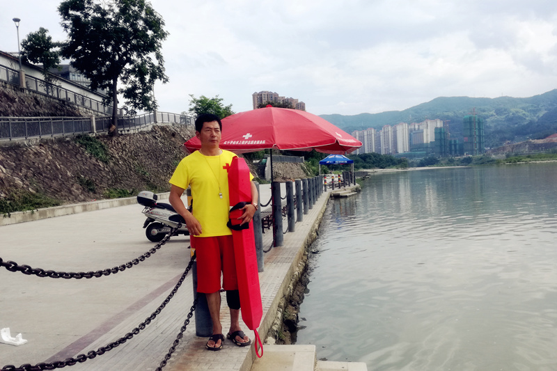 周锦鸣.jpg